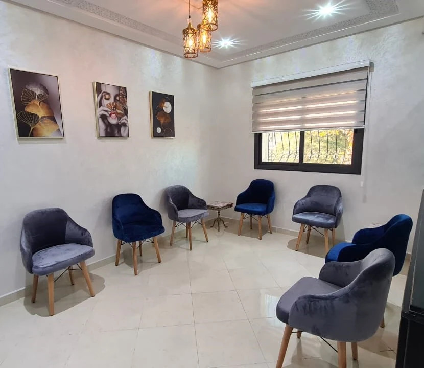 Image de la salle d'attente moderne et confortable du Master Smile Center